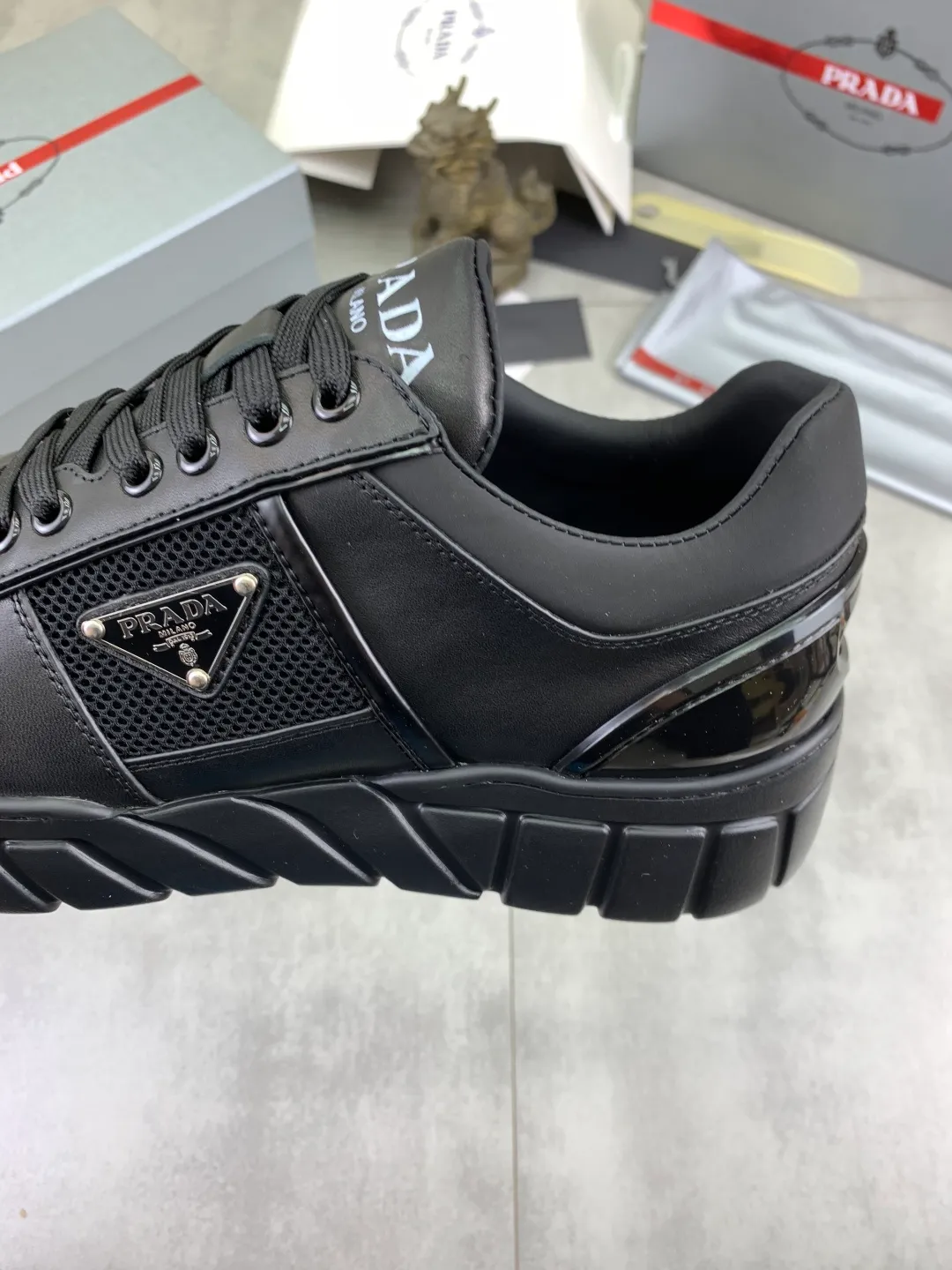 Men's men's shoes P560💰 [Real Price] Popular models are on the official website, 🆘 Trendy brand (Prada) mainly promotes popular models, avant-garde and versatile fashionable men's shoes private version mold opening, cowhide surface splicing 1:1.. Stylish and simple, original imported cowhide lining cowhide feet; the atmosphere and personality are more fashionable, eye-catching and pursuing class. It will subvert the old ideas and be a must-have for fashionistas who want to spend time with you! Must keep it! Tall and comfortable, large and low, high-end quality workmanship. Code number: 38-45 2️⃣optional.